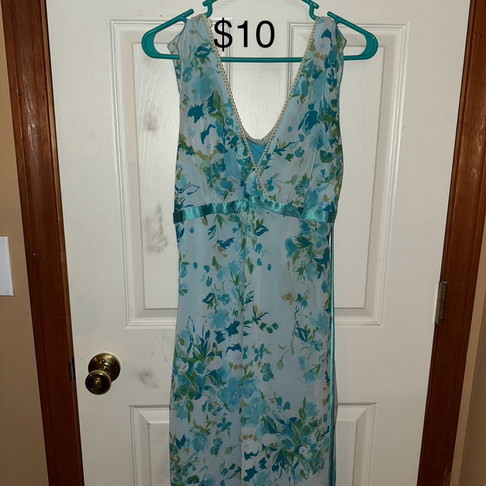 Wrapper Blue V-Neck Sleeveless Midi Sundress